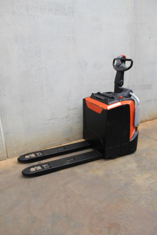 BT LPE 200 - Pallet truck: picture 2 BT LPE 200 - Pallet truck: picture 2