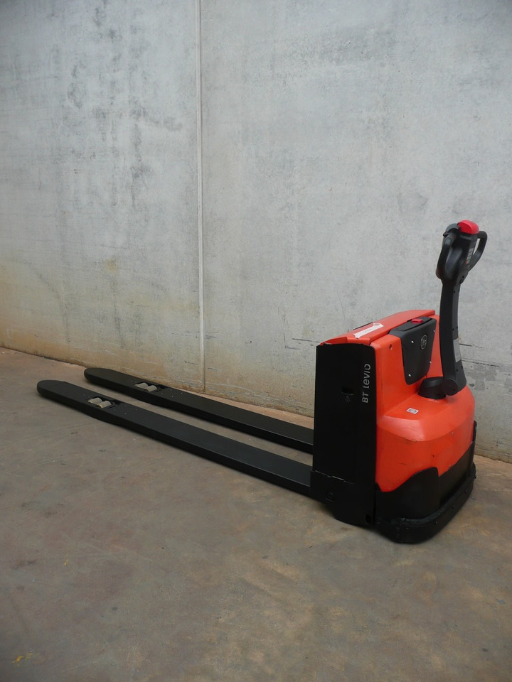 BT LWE 180 2350x570 - Pallet truck: picture 1 BT LWE 180 2350x570 - Pallet truck: picture 1