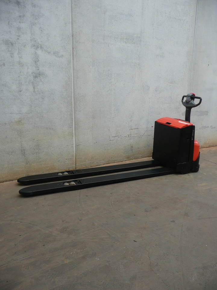BT LWE 180 2350x570 - Pallet truck: picture 2 BT LWE 180 2350x570 - Pallet truck: picture 2