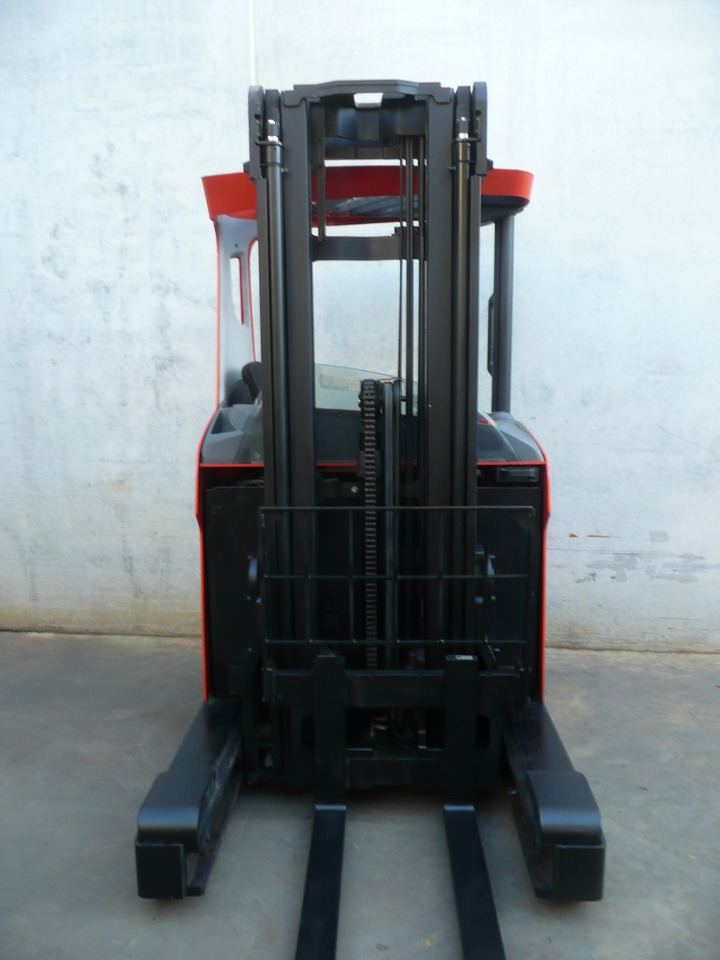 BT RRE 140 H - Reach truck: picture 5 BT RRE 140 H - Reach truck: picture 5