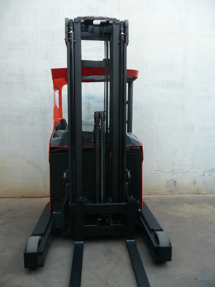 BT RRE 160 H - Reach truck: picture 5 BT RRE 160 H - Reach truck: picture 5