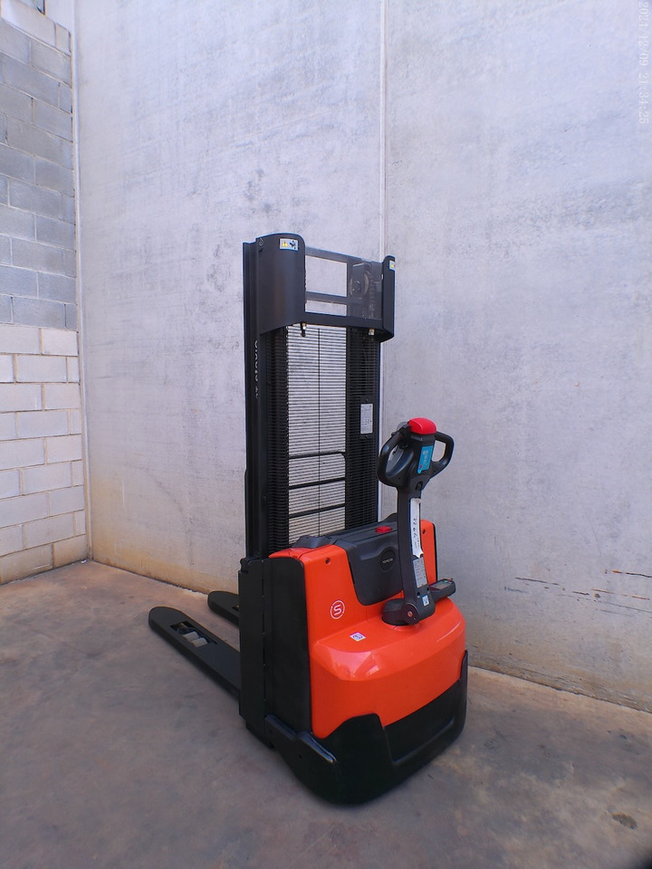BT SWE 100 - Stacker: picture 1 BT SWE 100 - Stacker: picture 1