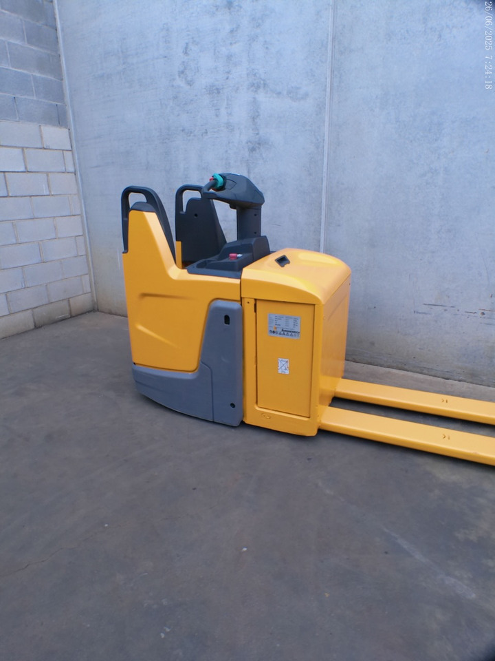 Jungheinrich ERE 225 2400x540mm - Pallet truck: picture 4 Jungheinrich ERE 225 2400x540mm - Pallet truck: picture 4