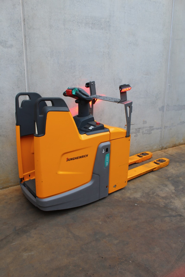 Jungheinrich ERE 225 - Pallet truck: picture 3 Jungheinrich ERE 225 - Pallet truck: picture 3