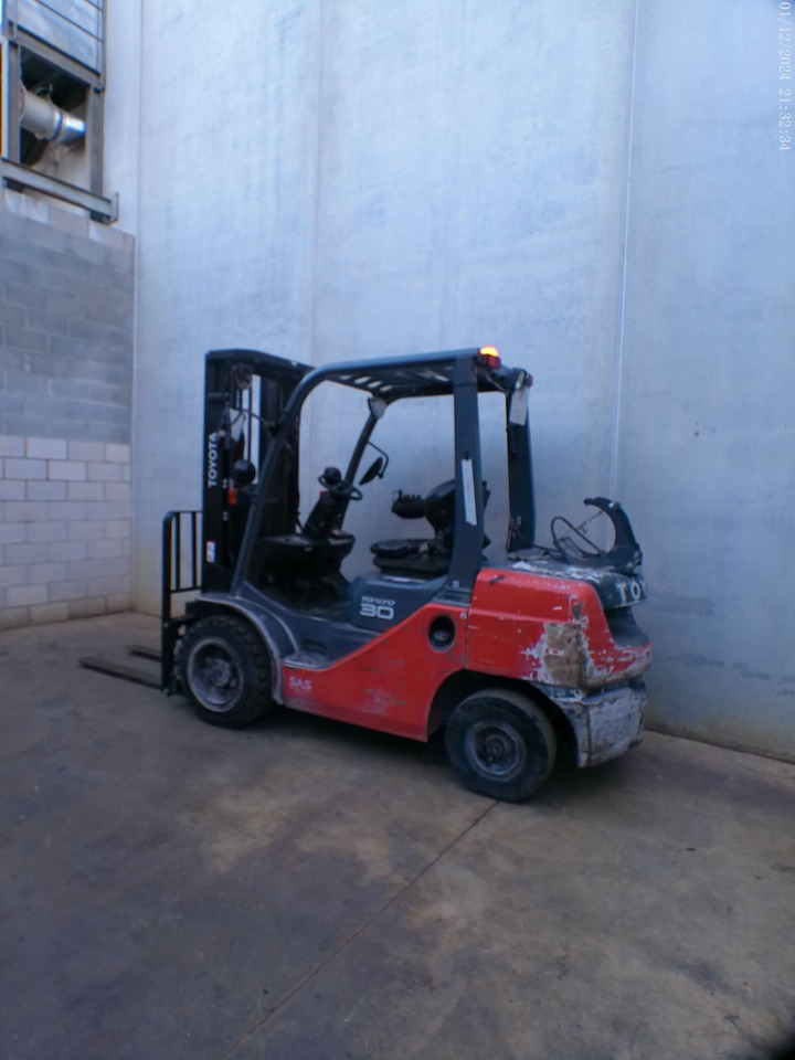 Toyota 02-8FGF30 MATRICULADA - LPG forklift: picture 4 Toyota 02-8FGF30 MATRICULADA - LPG forklift: picture 4