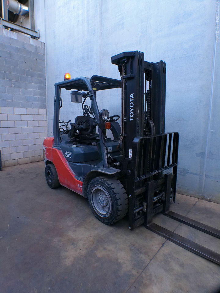Toyota 02-8FGF30 MATRICULADA - LPG forklift: picture 1 Toyota 02-8FGF30 MATRICULADA - LPG forklift: picture 1