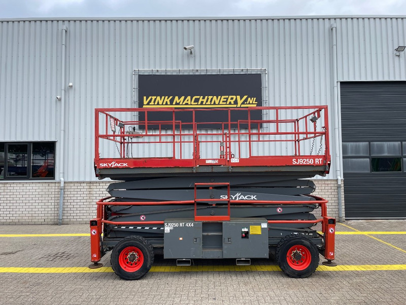 Skyjack SJ 9250 RT - Scissor lift: picture 1 Skyjack SJ 9250 RT - Scissor lift: picture 1