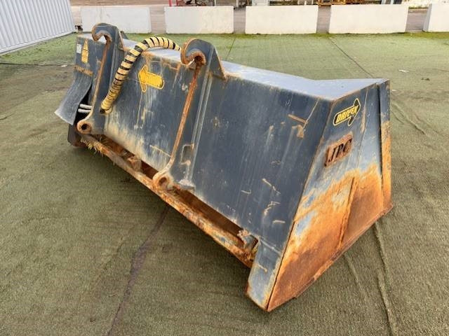 Drivex SS 1800-BM, Sandspridarskopa, V: 1800L, B:2450mm - Bucket for Construction machinery: picture 3 Drivex SS 1800-BM, Sandspridarskopa, V: 1800L, B:2450mm - Bucket for Construction machinery: picture 3