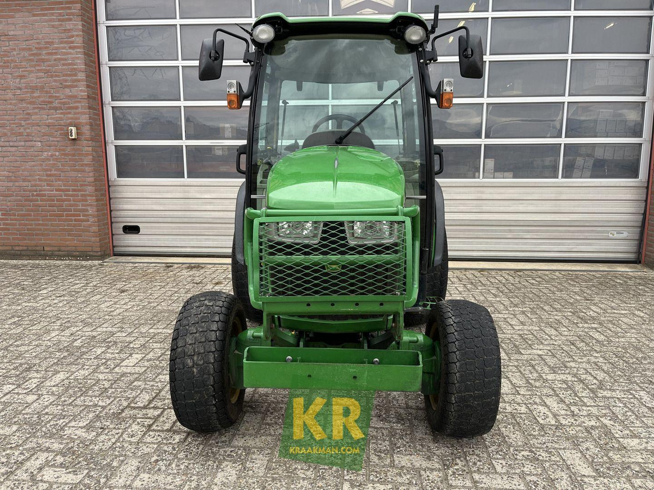 3038R John Deere - Compact tractor: picture 2 3038R John Deere - Compact tractor: picture 2