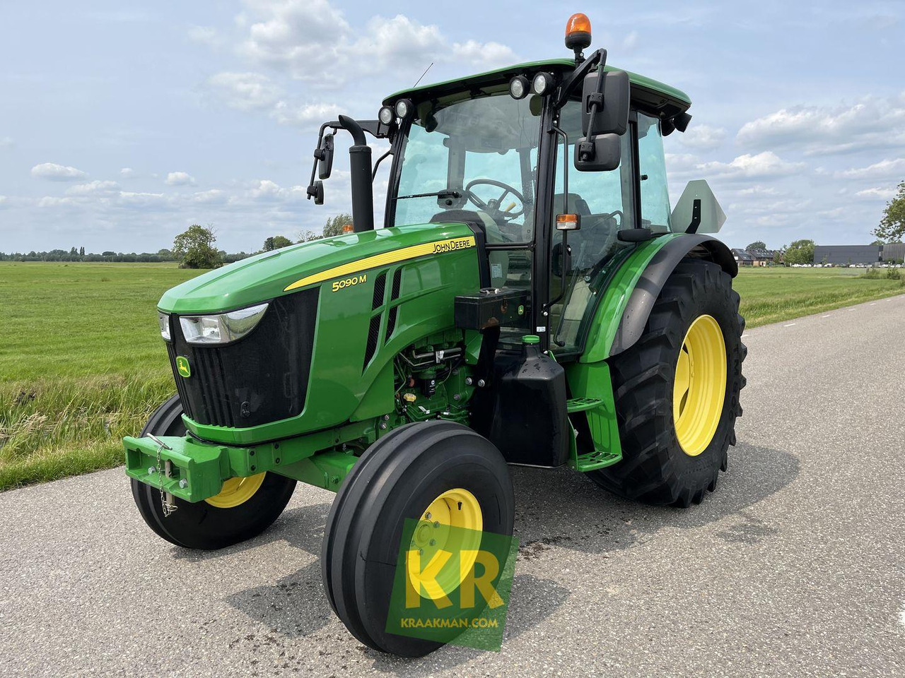 5090M John Deere - Farm tractor: picture 1 5090M John Deere - Farm tractor: picture 1