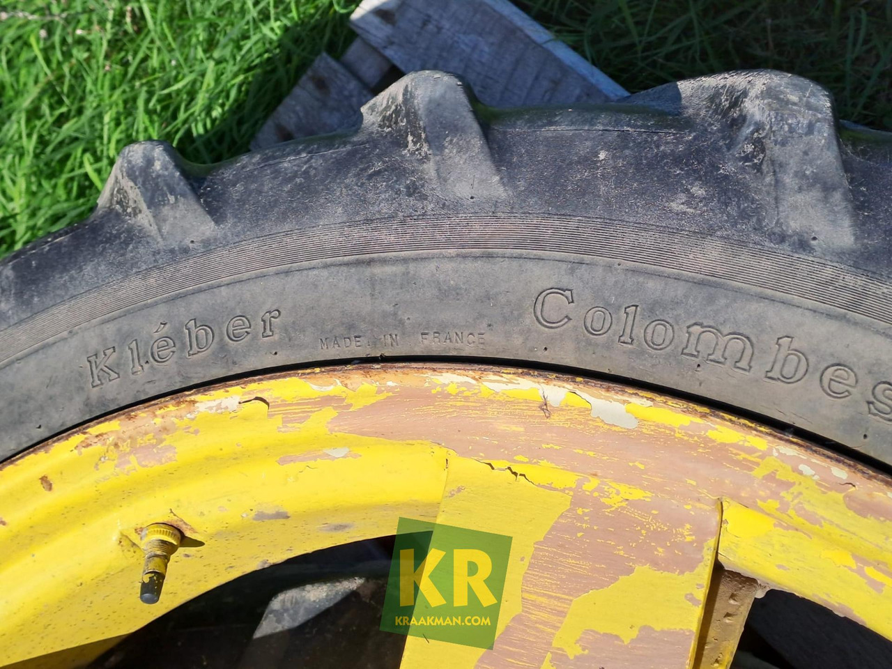 8.3/8R36 (x2) John Deere - Wheel and tire package for Agricultural machinery: picture 2 8.3/8R36 (x2) John Deere - Wheel and tire package for Agricultural machinery: picture 2