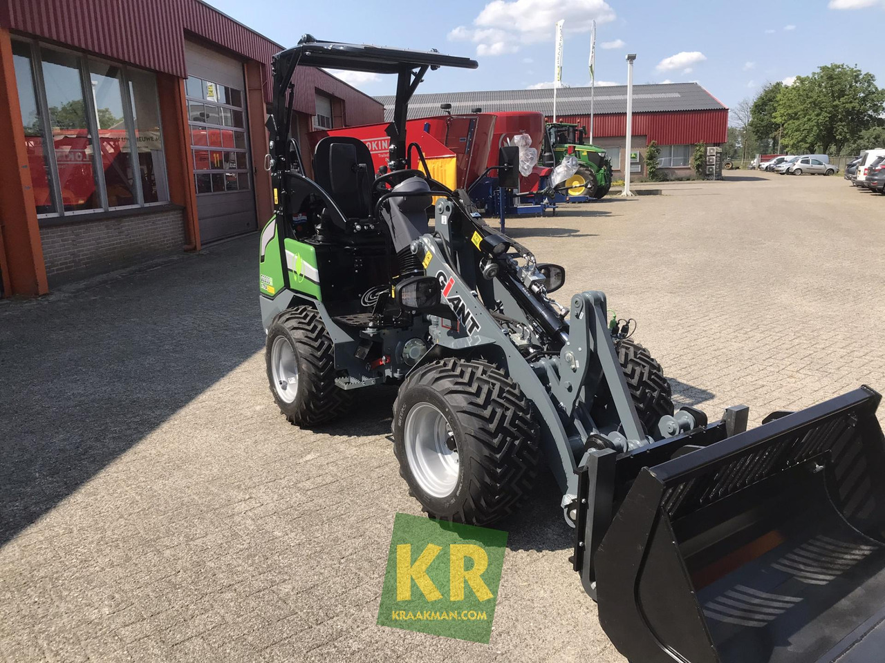 G2200E Giant - Compact loader: picture 2 G2200E Giant - Compact loader: picture 2