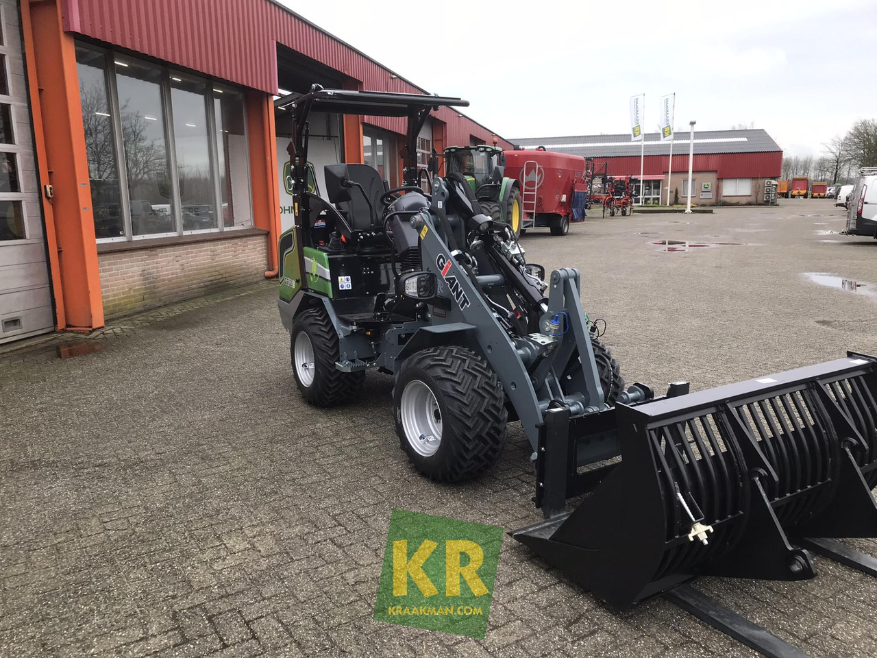 G2700E Giant - Compact loader: picture 3 G2700E Giant - Compact loader: picture 3