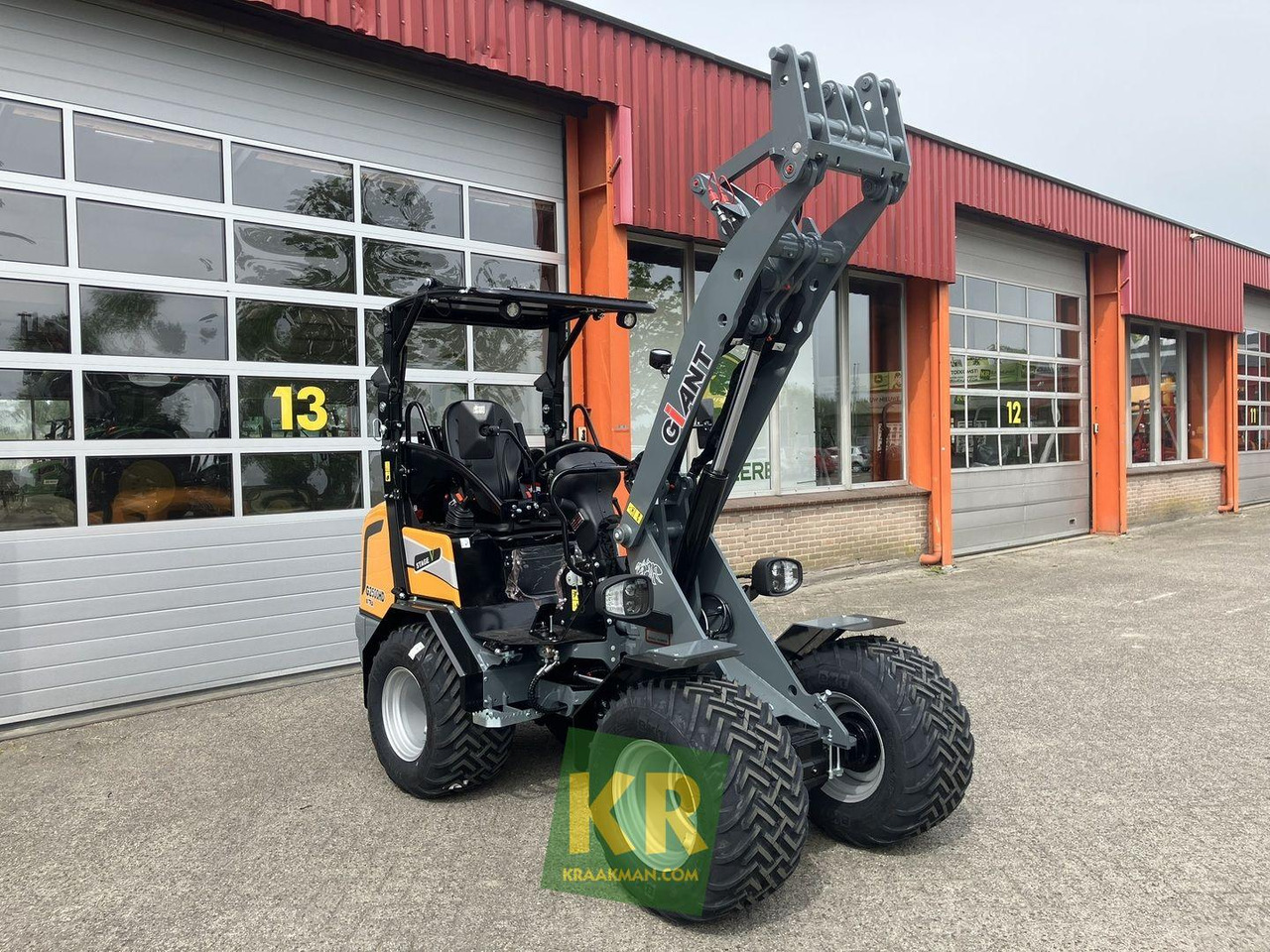Giant G2500 X-tra HD - Compact loader: picture 3 Giant G2500 X-tra HD - Compact loader: picture 3