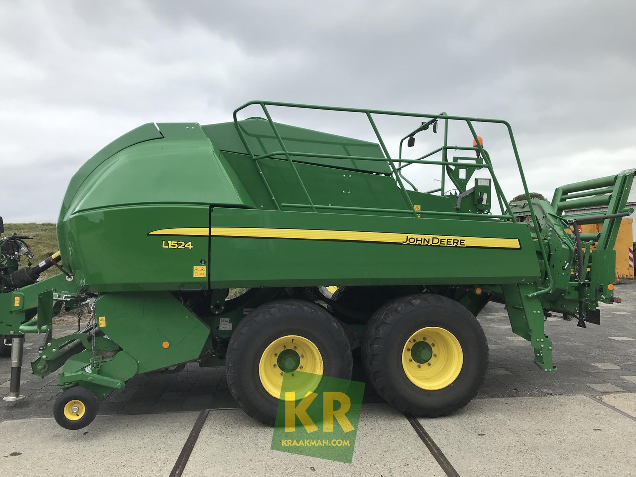 John Deere L1524 - Square baler: picture 1 John Deere L1524 - Square baler: picture 1