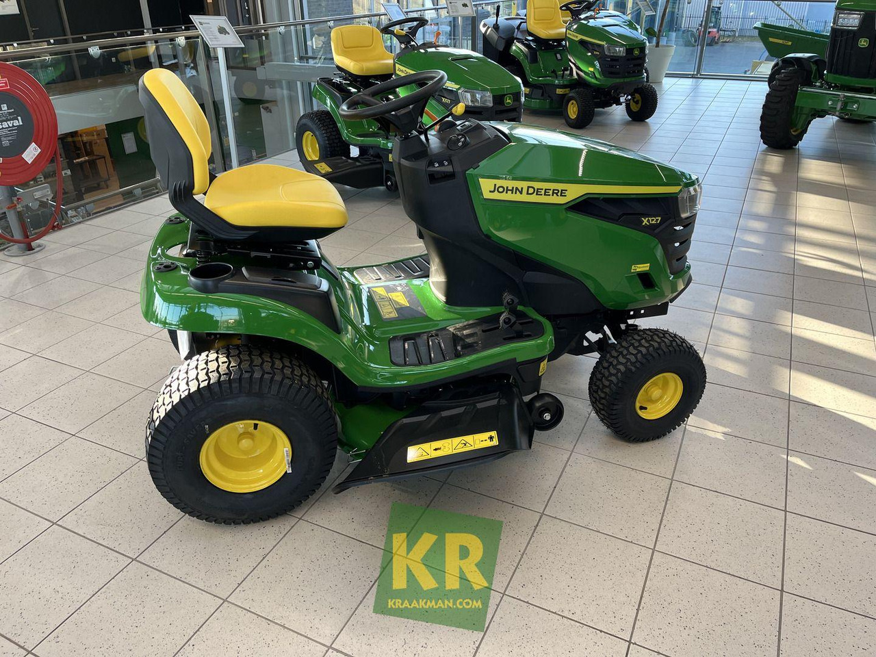 John Deere X127 - Garden mower: picture 2 John Deere X127 - Garden mower: picture 2