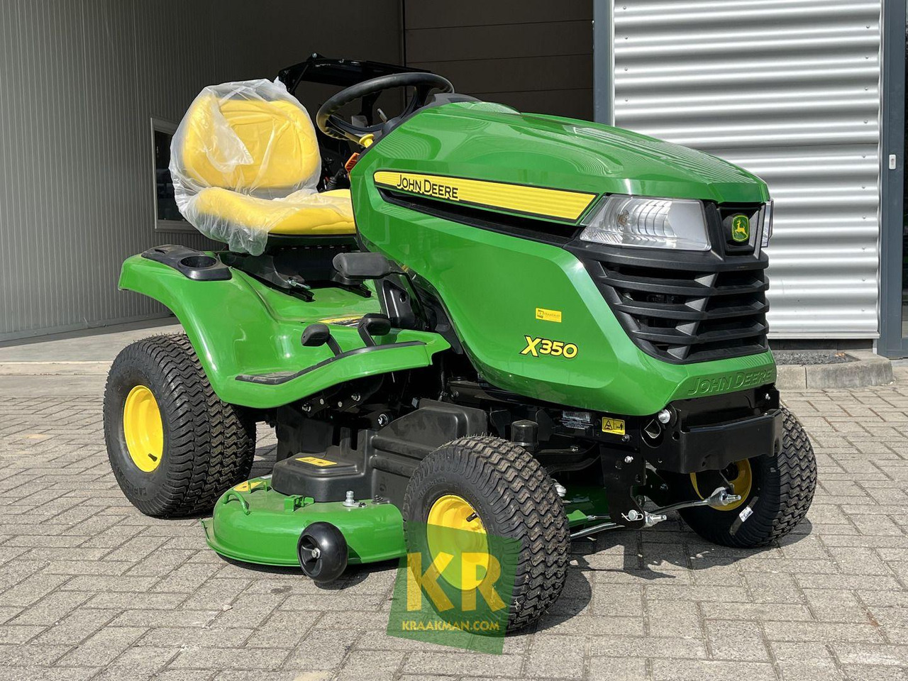 John Deere X350 - Garden mower: picture 3 John Deere X350 - Garden mower: picture 3