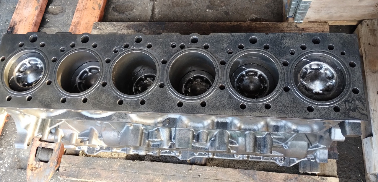 BLOK SILNIKA TŁOKI WAŁ KORBOWY KORBOWODY Volvo FH FH5 460 500 550 2023 232531326 P 23859377 1002142 - Engine and parts: picture 3 BLOK SILNIKA TŁOKI WAŁ KORBOWY KORBOWODY Volvo FH FH5 460 500 550 2023 232531326 P 23859377 1002142 - Engine and parts: picture 3