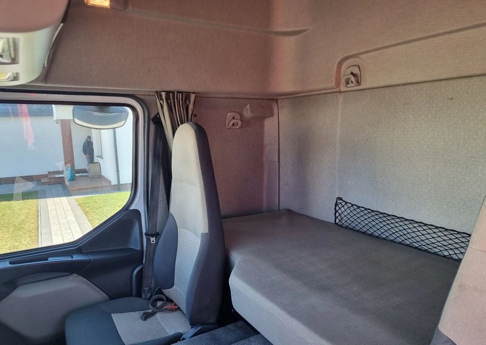 Box truck Renault Premium 270: picture 7