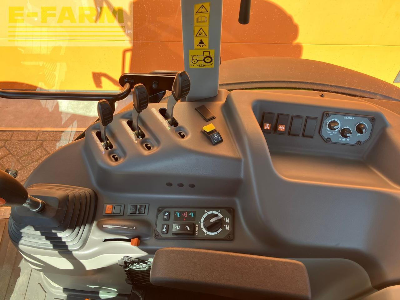 CLAAS AXOS 230 - Farm tractor: picture 5 CLAAS AXOS 230 - Farm tractor: picture 5