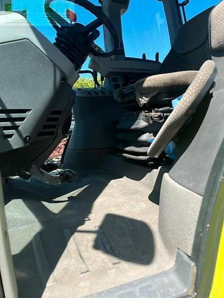 Farm tractor CLAAS arion 620: picture 11