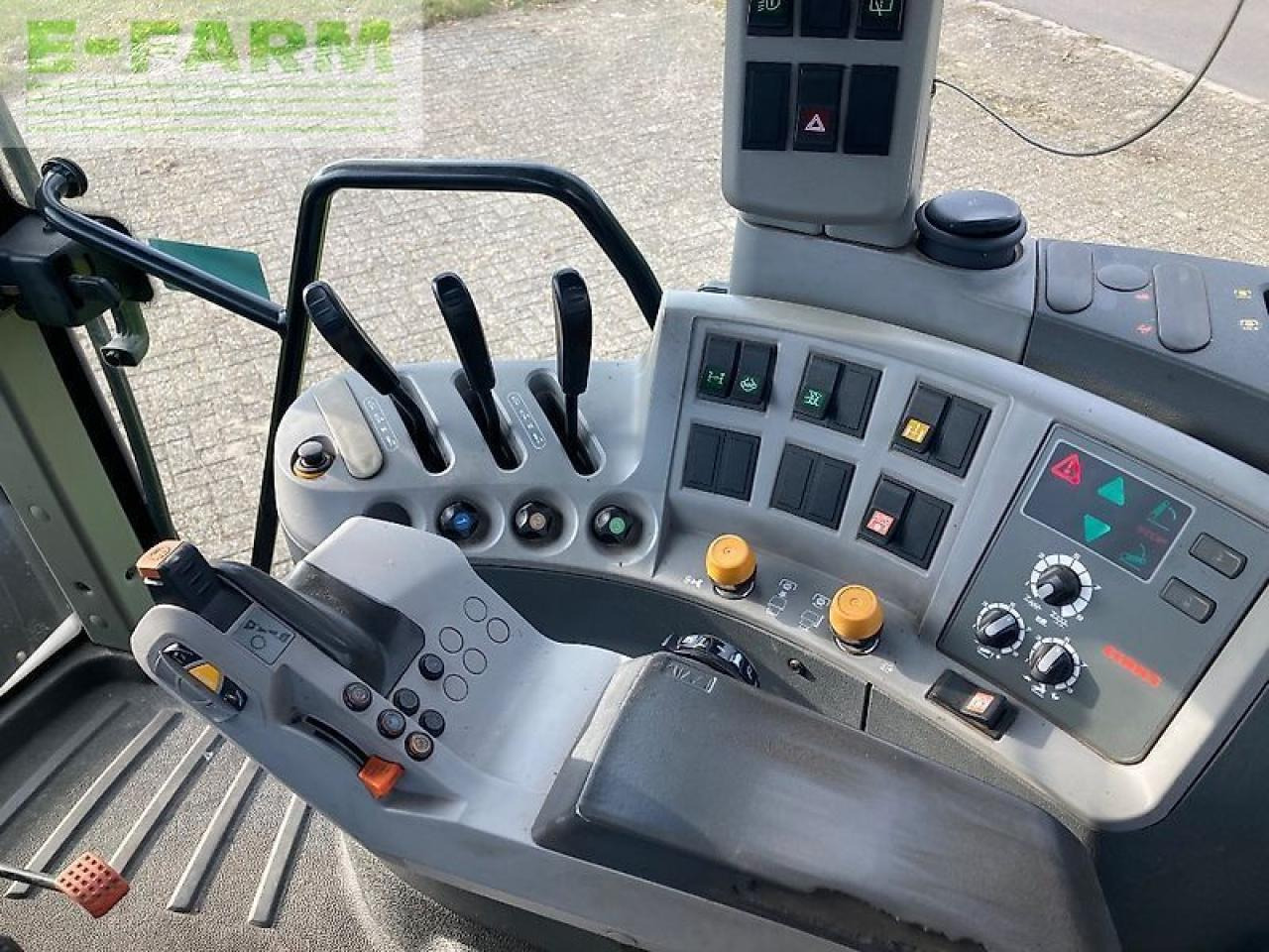 CLAAS arion 620 cis CIS - Farm tractor: picture 3 CLAAS arion 620 cis CIS - Farm tractor: picture 3