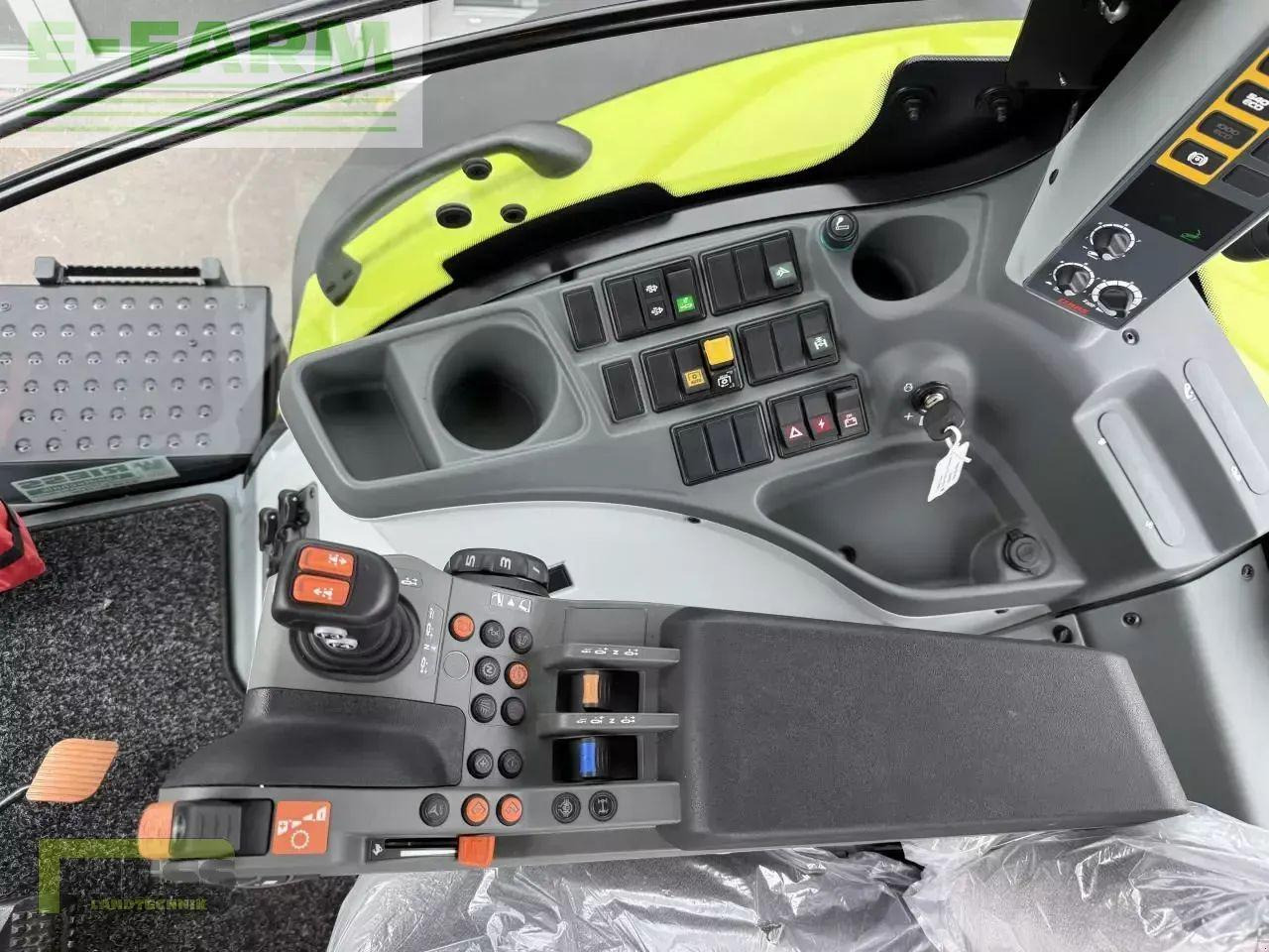 CLAAS axion 800 cis+ hexashift HEXASHIFT CIS+ - Farm tractor: picture 5 CLAAS axion 800 cis+ hexashift HEXASHIFT CIS+ - Farm tractor: picture 5