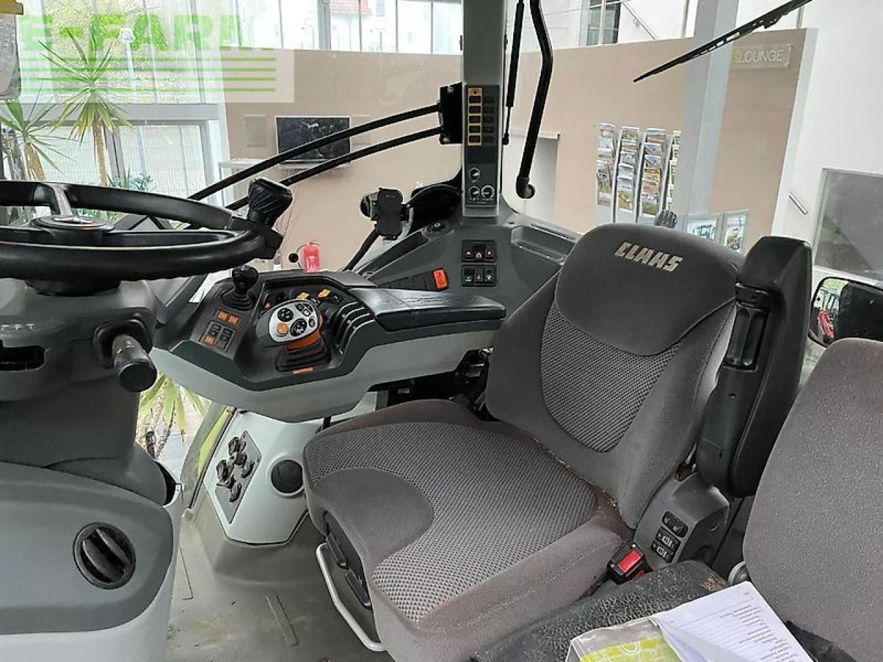 CLAAS axion 830 c-matic CMATIC - Farm tractor: picture 4 CLAAS axion 830 c-matic CMATIC - Farm tractor: picture 4