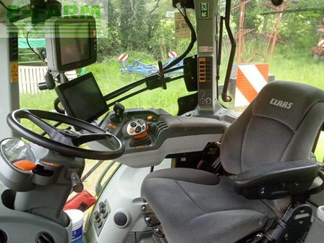 CLAAS axion 830 cmatic cebis CMATIC CEBIS - Farm tractor: picture 3 CLAAS axion 830 cmatic cebis CMATIC CEBIS - Farm tractor: picture 3