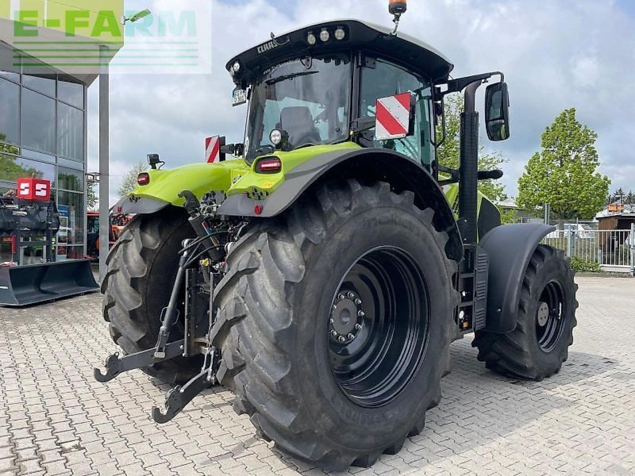 CLAAS axion 870 cmatic - stage v CMATIC - Farm tractor: picture 3 CLAAS axion 870 cmatic - stage v CMATIC - Farm tractor: picture 3