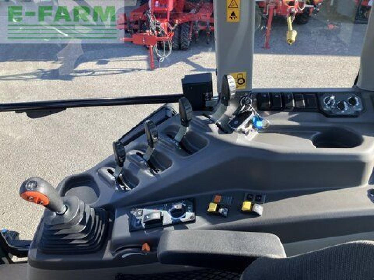 Farm tractor CLAAS axos 3.95 comfort: picture 21 Farm tractor CLAAS axos 3.95 comfort: picture 21