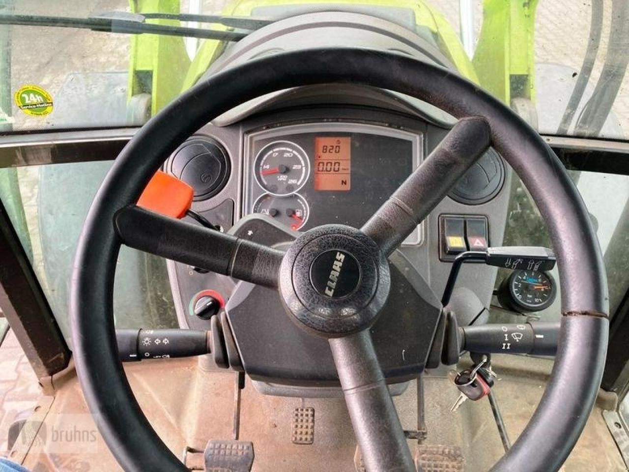 Farm tractor CLAAS axos 320 mit stoll frontlader: picture 11