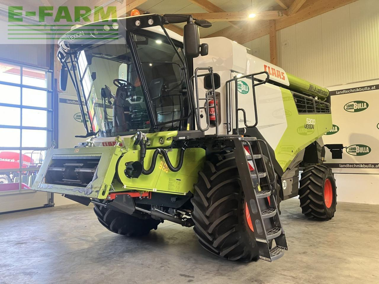 CLAAS lexion 5300 - Combine harvester: picture 1 CLAAS lexion 5300 - Combine harvester: picture 1