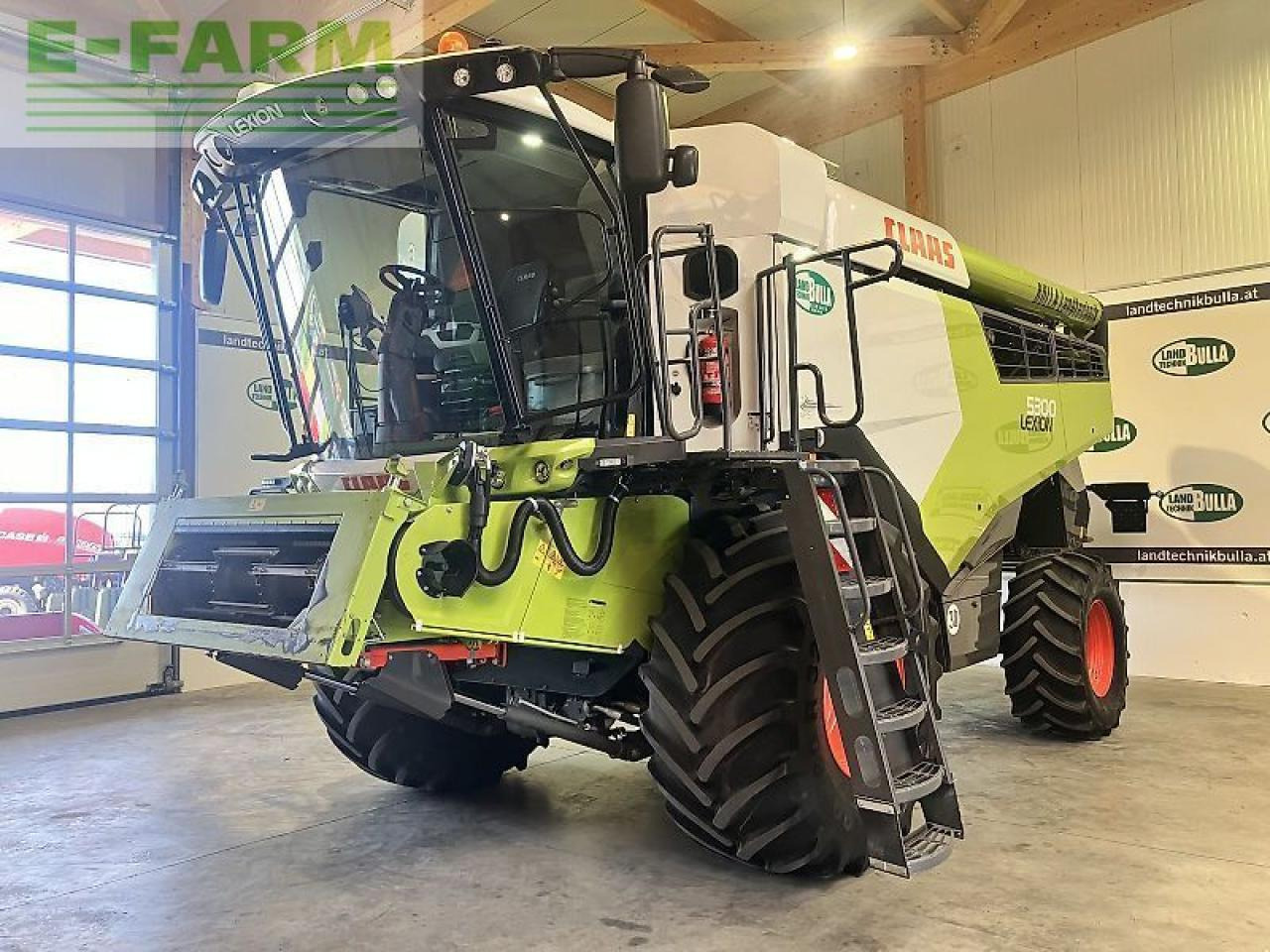 CLAAS lexion 5300 - Combine harvester: picture 1 CLAAS lexion 5300 - Combine harvester: picture 1