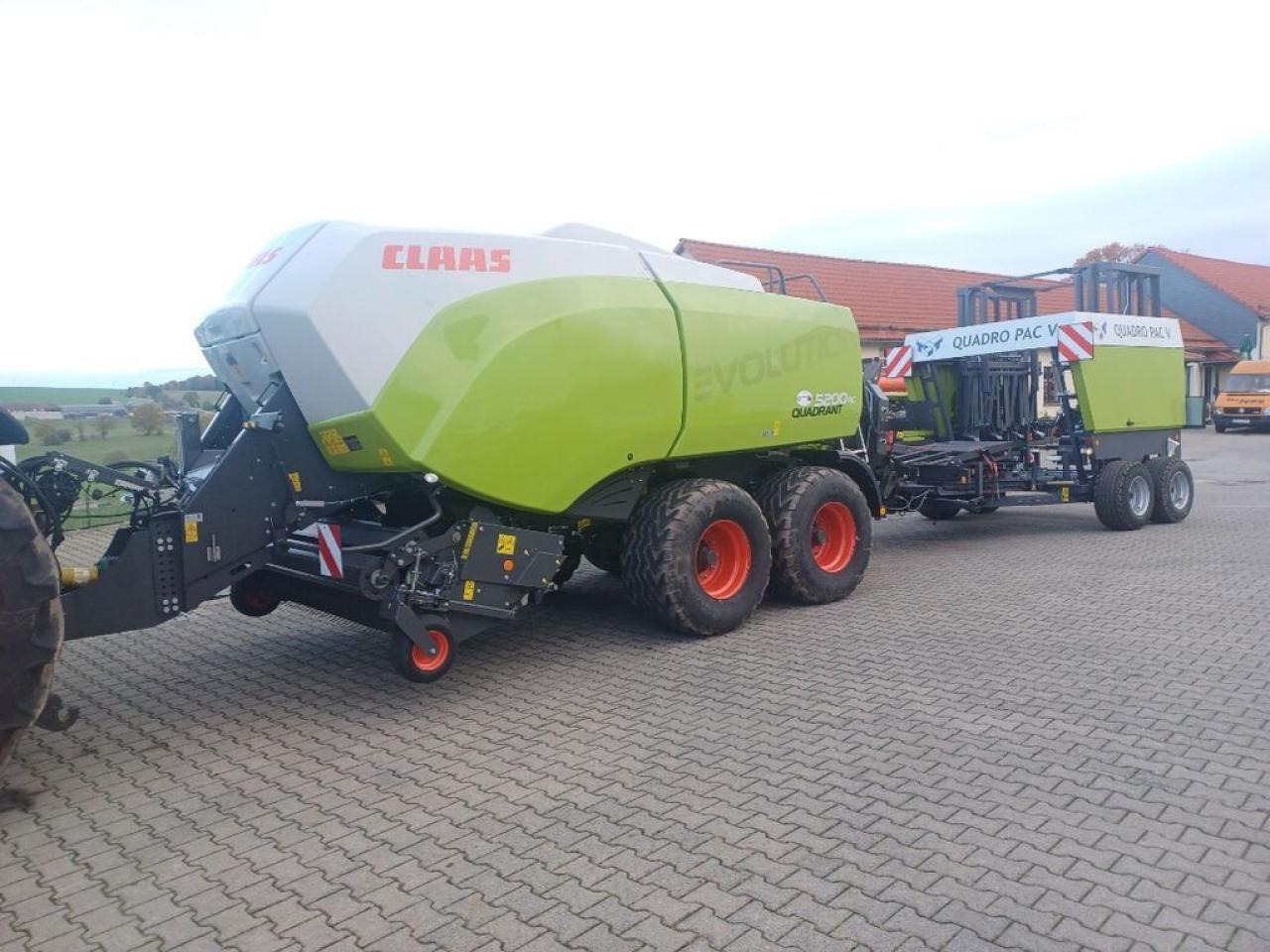 CLAAS quadrant 5200 rc evolution mit tst quadro pac v - Square baler: picture 1 CLAAS quadrant 5200 rc evolution mit tst quadro pac v - Square baler: picture 1