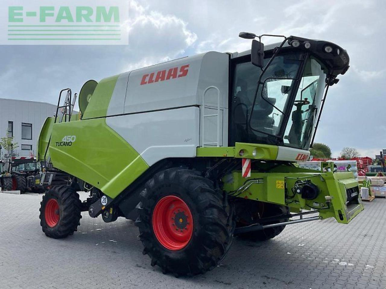 CLAAS tucano 450 - Combine harvester: picture 3 CLAAS tucano 450 - Combine harvester: picture 3