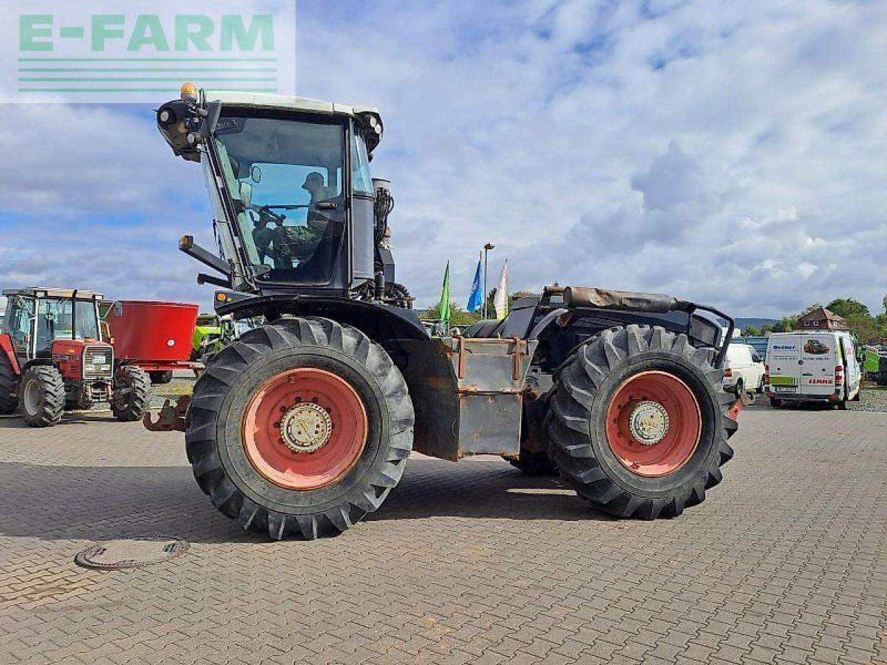 CLAAS xerion 3300 trac vc TRAC VC - Farm tractor: picture 1 CLAAS xerion 3300 trac vc TRAC VC - Farm tractor: picture 1