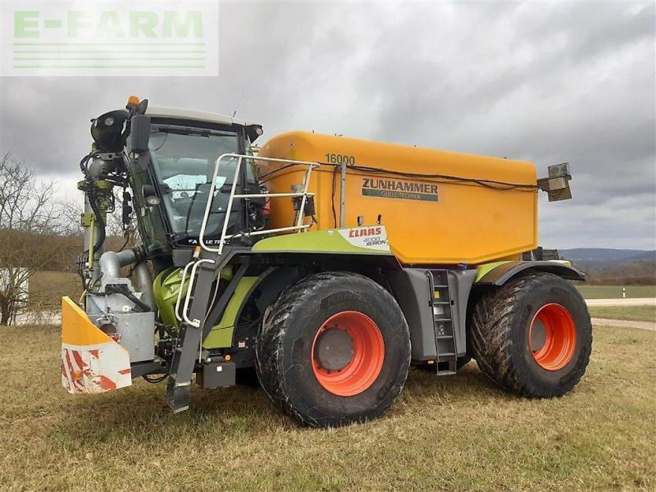 CLAAS xerion 4000 saddle trac SADDLE TRAC - Self-propelled sprayer: picture 3 CLAAS xerion 4000 saddle trac SADDLE TRAC - Self-propelled sprayer: picture 3