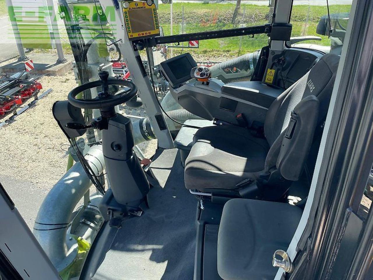 CLAAS xerion 4000 saddle trac zunhammer 16 m³ kundendienst und tüv neu SADDLE TRAC - Farm tractor: picture 3 CLAAS xerion 4000 saddle trac zunhammer 16 m³ kundendienst und tüv neu SADDLE TRAC - Farm tractor: picture 3