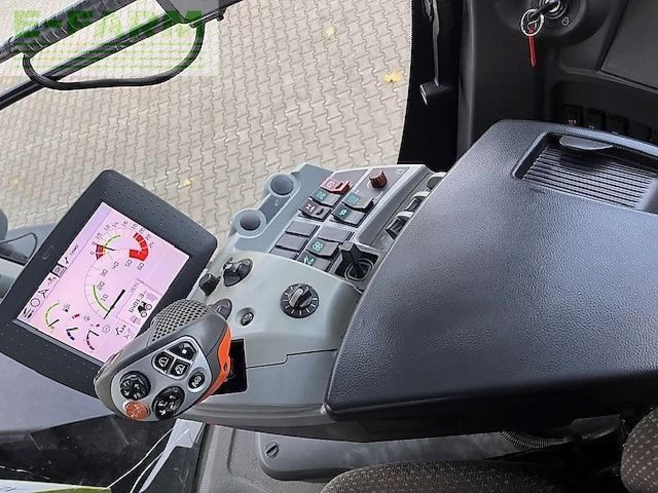 CLAAS xerion - Farm tractor: picture 5 CLAAS xerion - Farm tractor: picture 5