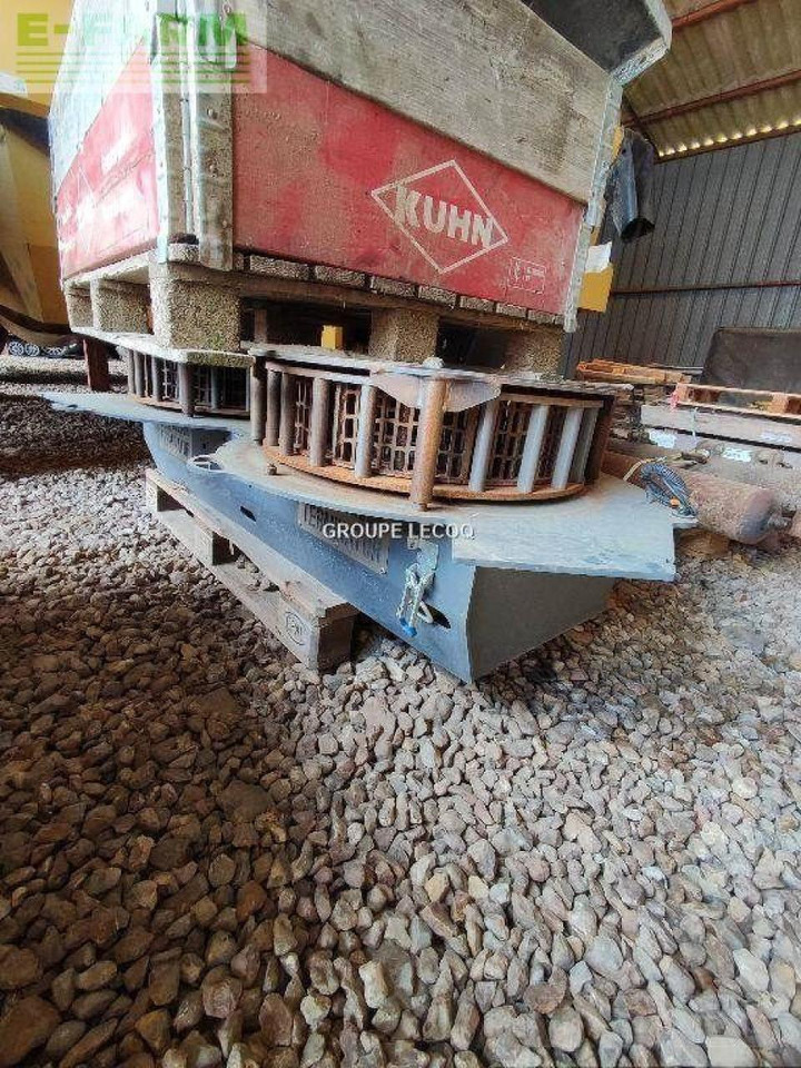 Case-IH seed terminator bouchard diffusion - Combine harvester: picture 4 Case-IH seed terminator bouchard diffusion - Combine harvester: picture 4