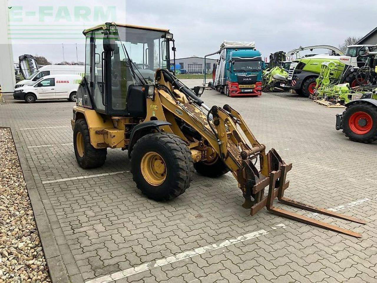 Mini excavator Caterpillar 906: picture 9