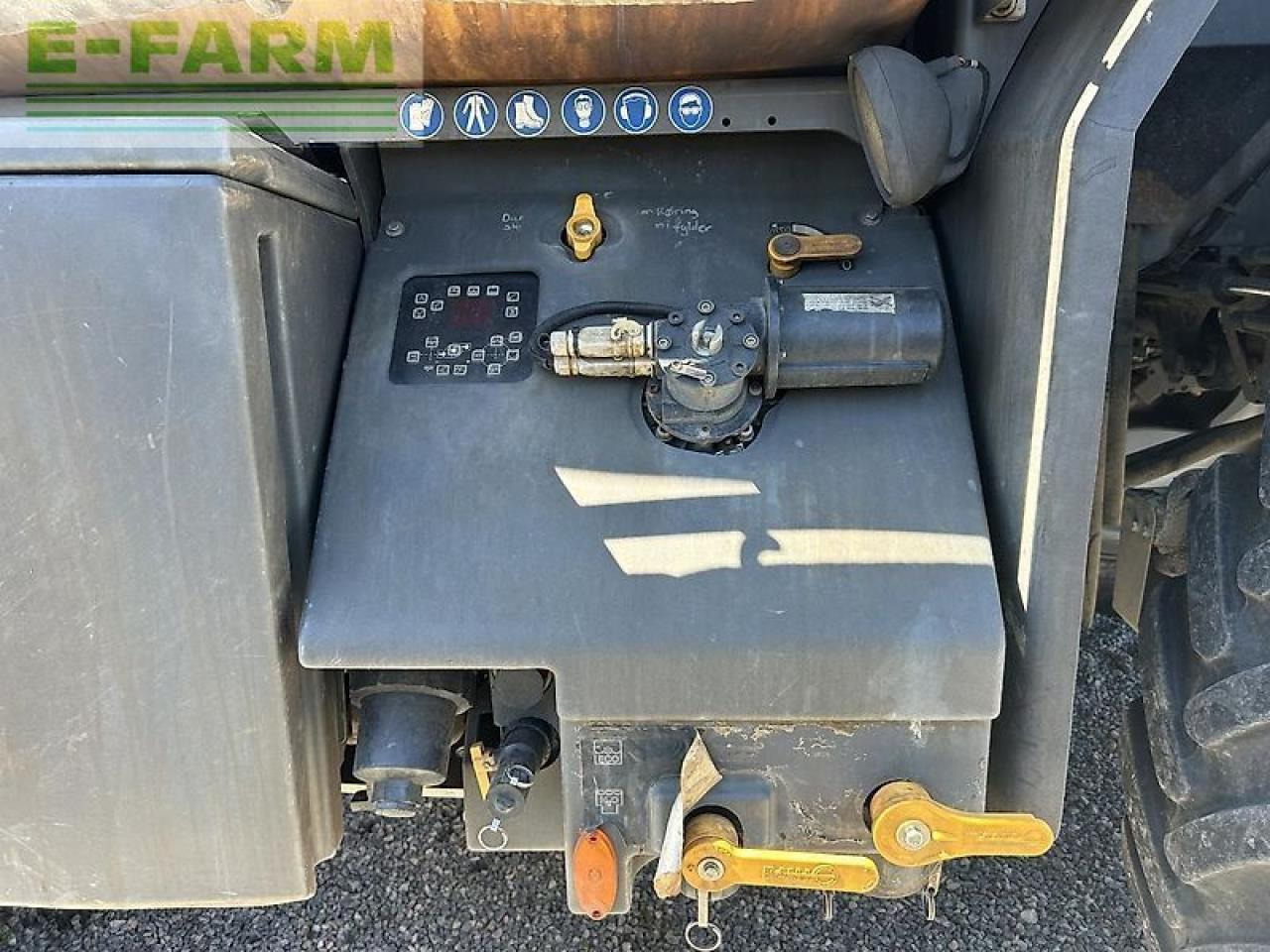 Challenger rg655 - Trailed sprayer: picture 3 Challenger rg655 - Trailed sprayer: picture 3