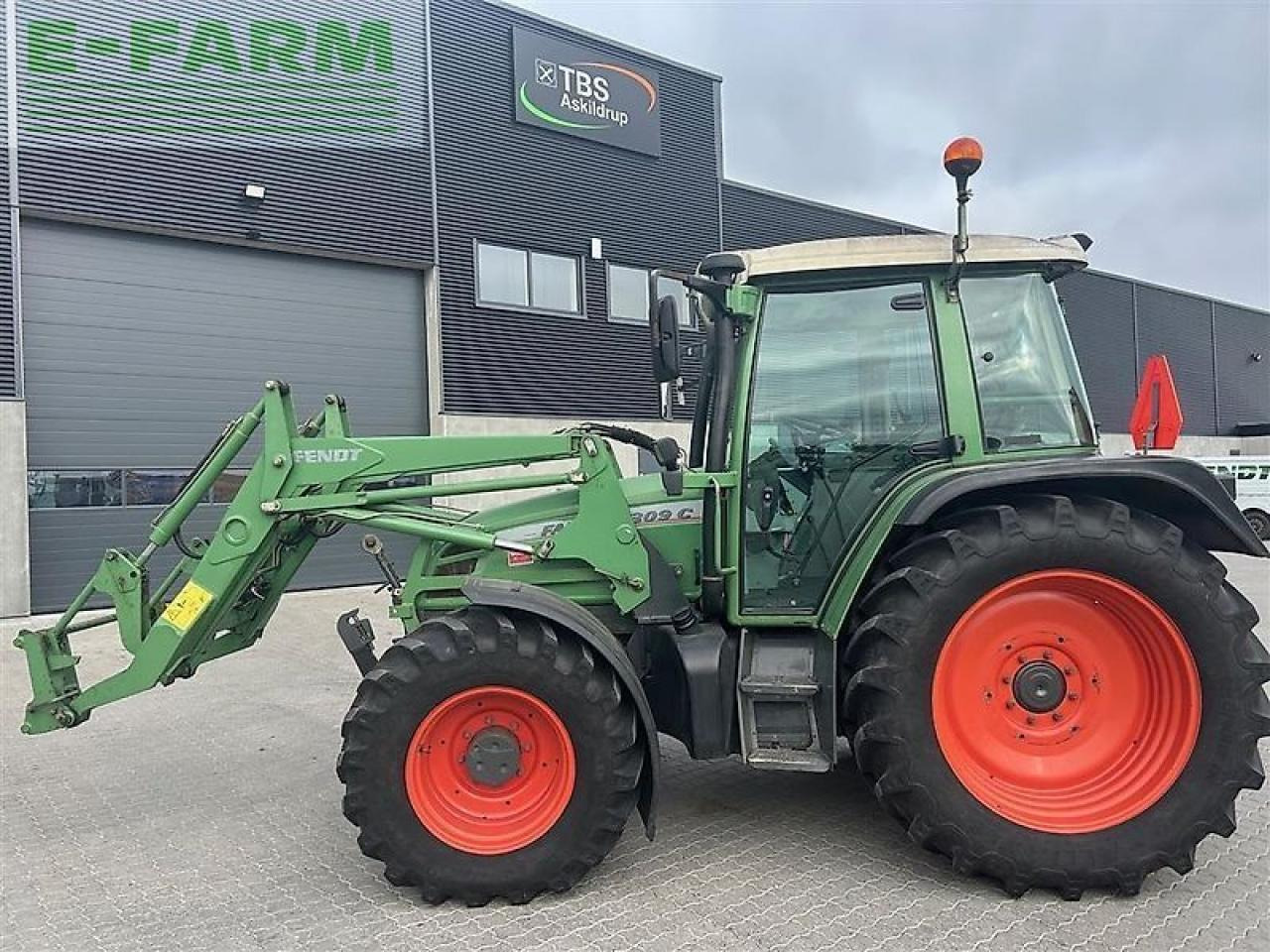 Fendt 309 c med fendt læsser - Farm tractor: picture 1 Fendt 309 c med fendt læsser - Farm tractor: picture 1