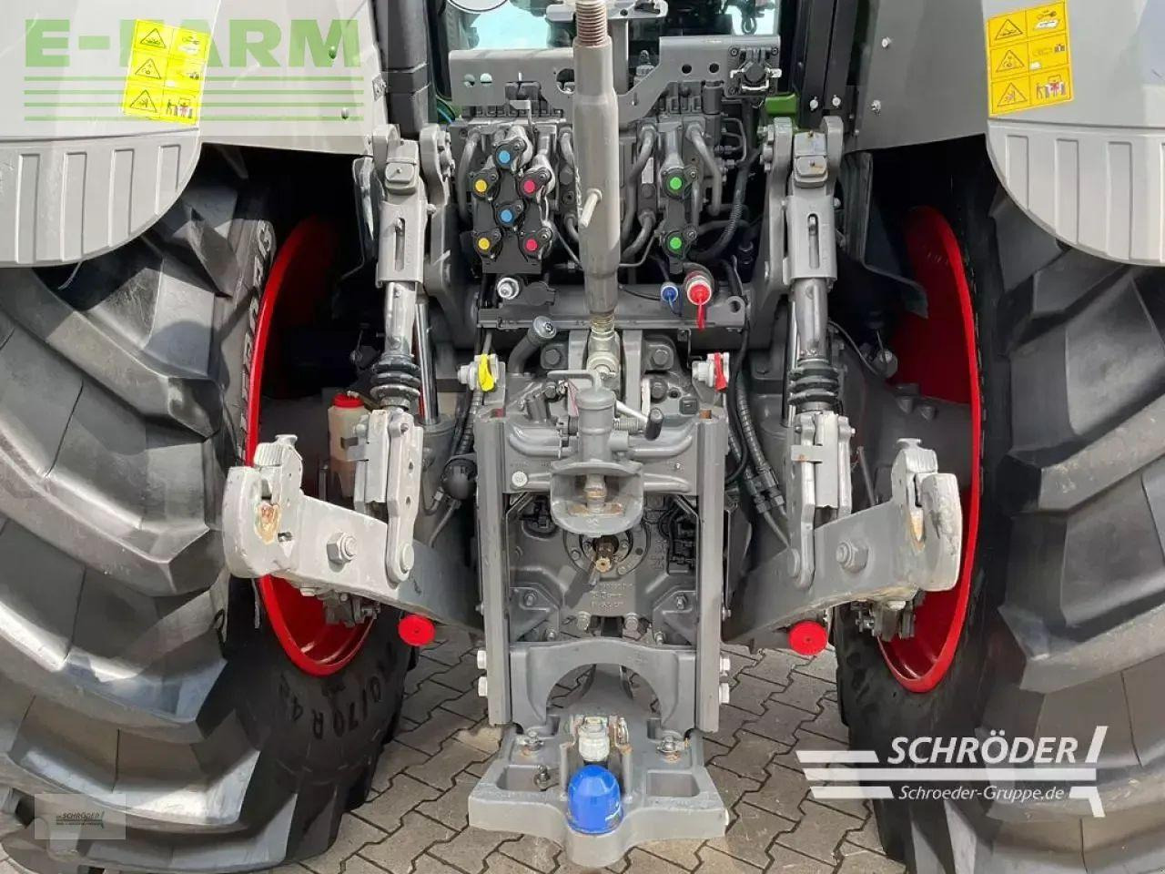 Fendt 824 vario s4 profi plus ProfiPlus - Farm tractor: picture 4 Fendt 824 vario s4 profi plus ProfiPlus - Farm tractor: picture 4
