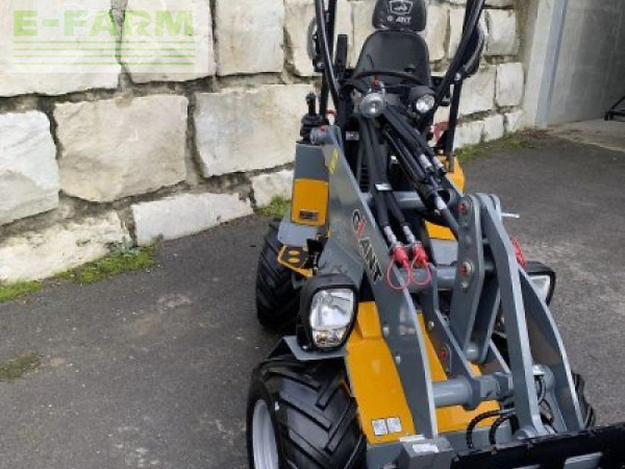 Giant g1200 hd - Mini excavator: picture 3 Giant g1200 hd - Mini excavator: picture 3