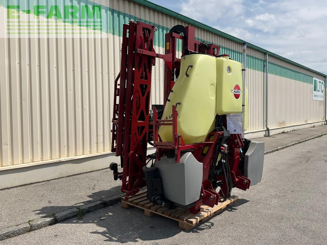 Hardi Mega 1200 - Trailed sprayer: picture 4 Hardi Mega 1200 - Trailed sprayer: picture 4