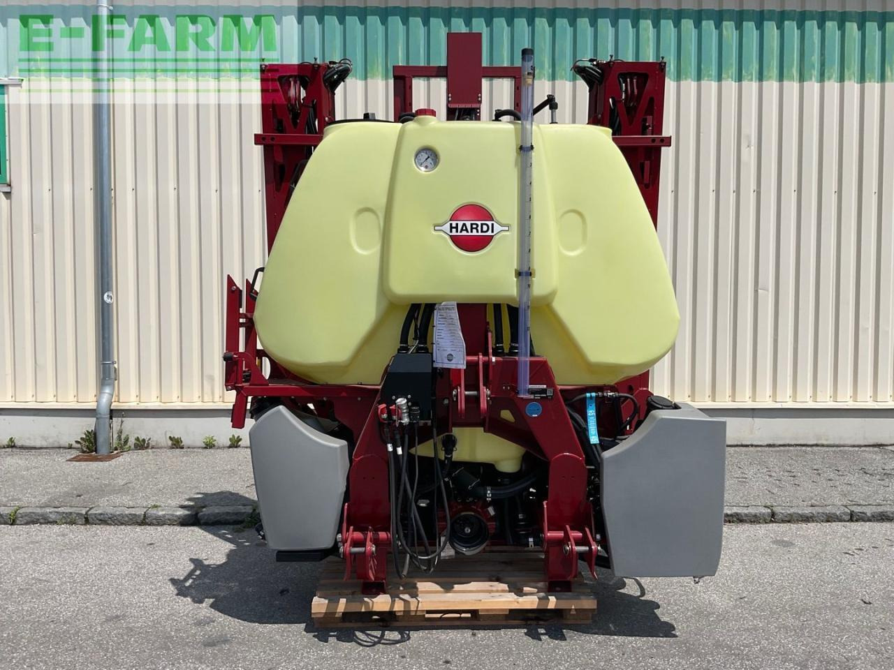 Hardi Mega 1200 - Trailed sprayer: picture 3 Hardi Mega 1200 - Trailed sprayer: picture 3