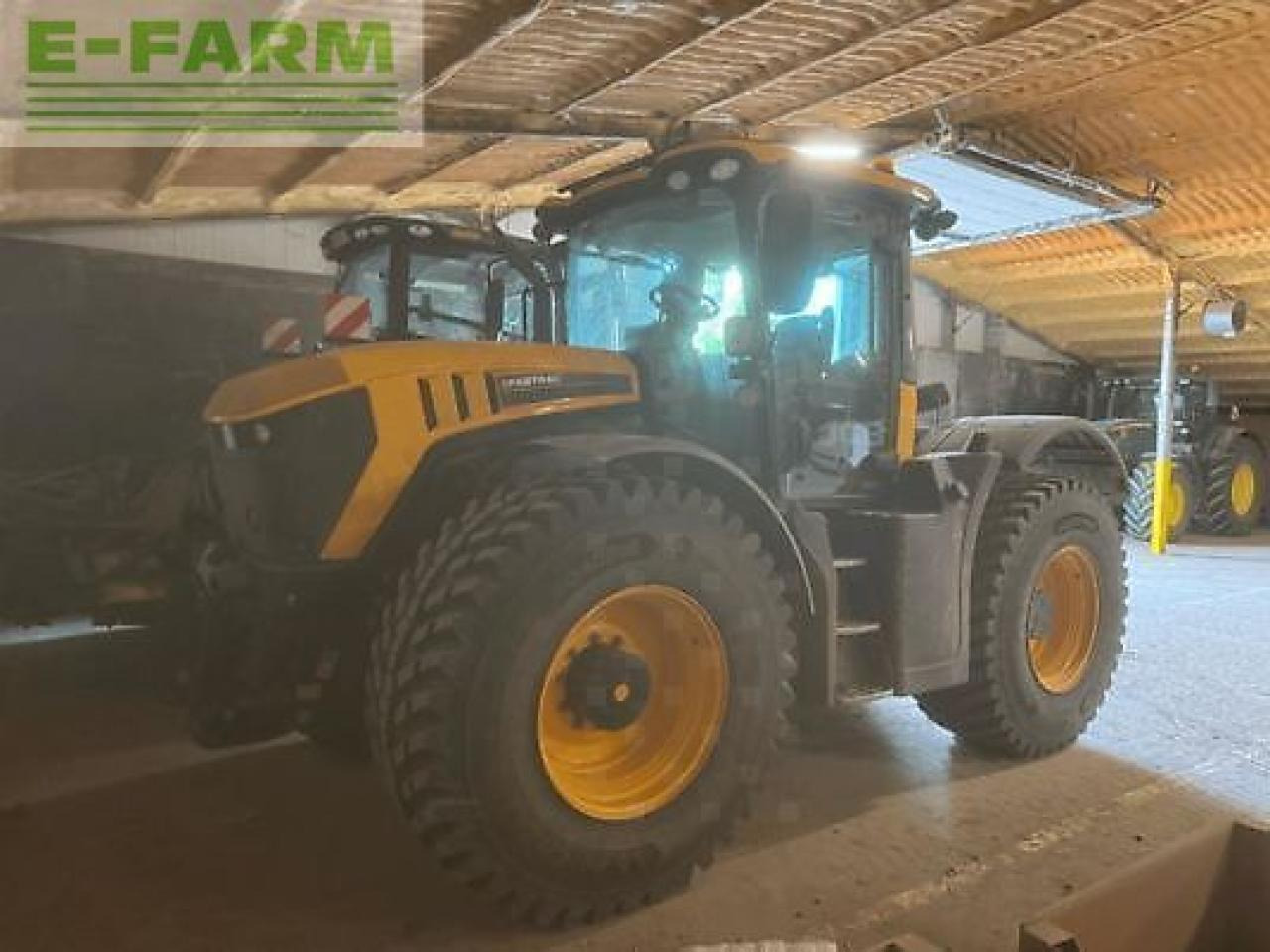 JCB fastrac 4220 - Farm tractor: picture 1 JCB fastrac 4220 - Farm tractor: picture 1