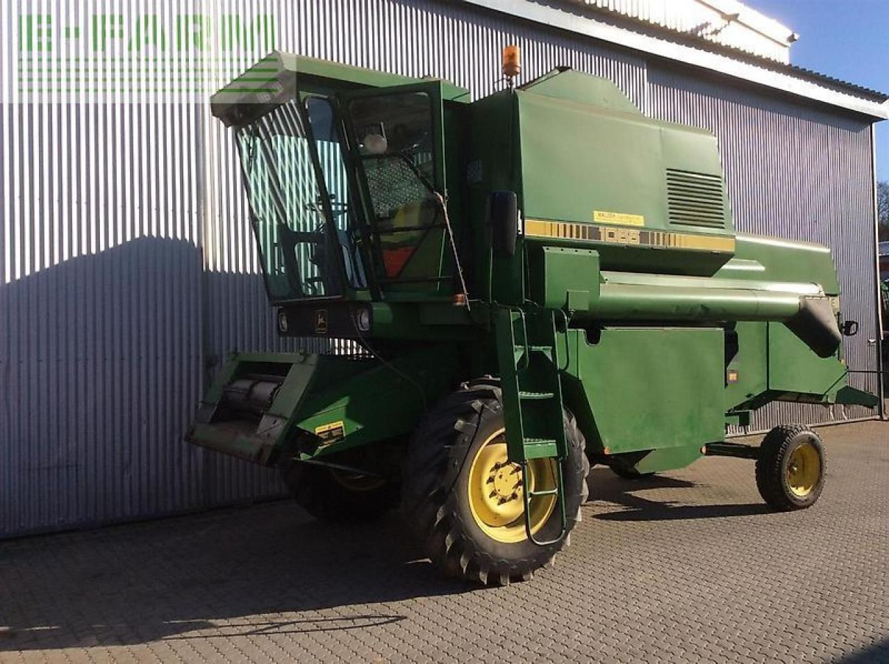 John Deere 1065 - Combine harvester: picture 1 John Deere 1065 - Combine harvester: picture 1